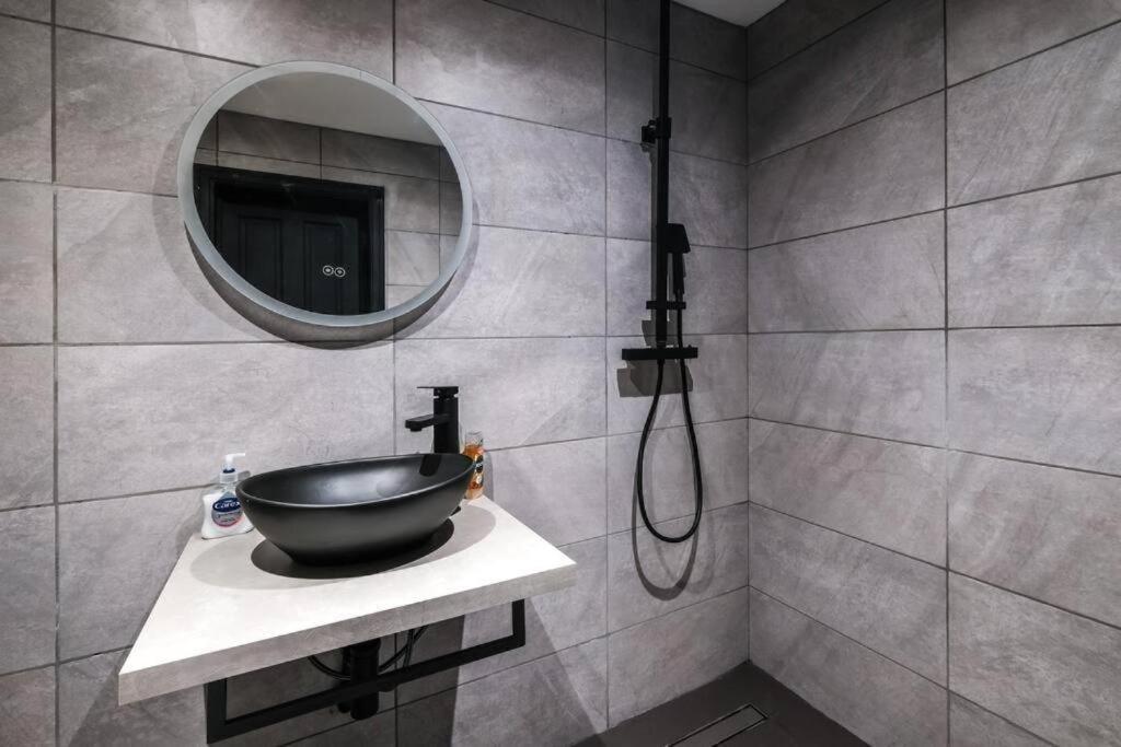 Apartment Piccadilly Wonderland Sleep 8 Vra London